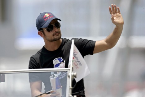 Vitantonio Liuzz vinker til sine fans, næste gang haqn vinker kan det være farvel til Toro Rosso teamet.